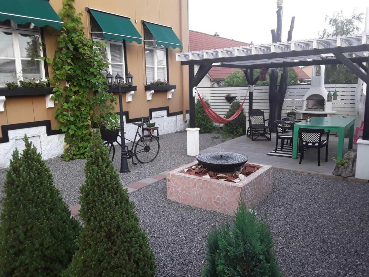 Mysig Takvaning Med Balkong Eskilstuna Exterior foto