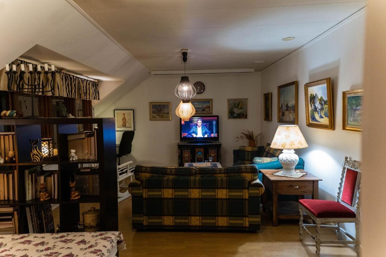 Mysig Takvaning Med Balkong Eskilstuna Exterior foto
