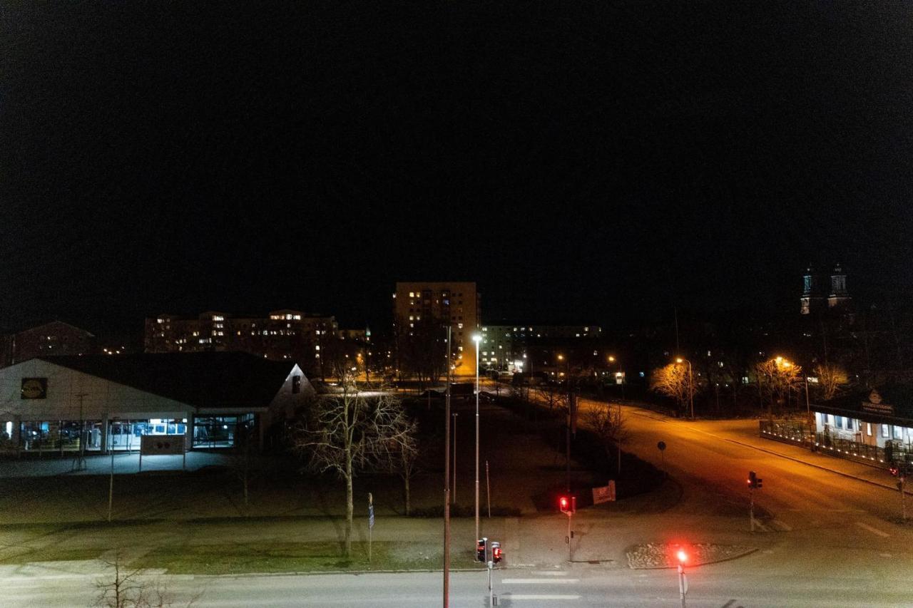 Mysig Takvaning Med Balkong Eskilstuna Exterior foto